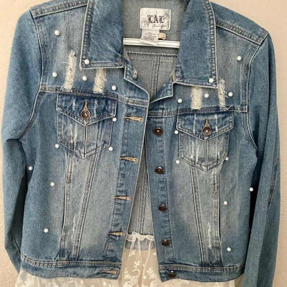 Jeans Jacket size L. It fits size 8 very tight. - Picture 2 of 4